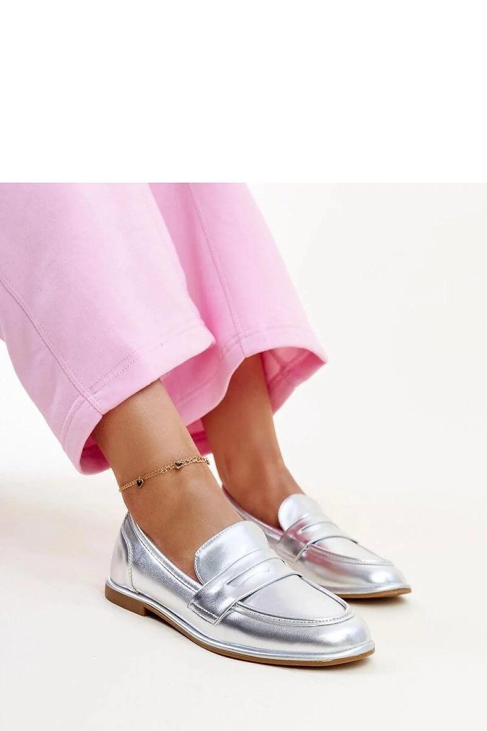 mocassins femmes classiques modernes argentés cuir synthétique brillant semelle plate marron clair slipon bout rond surpiqûres bride décorative confortable quotidien