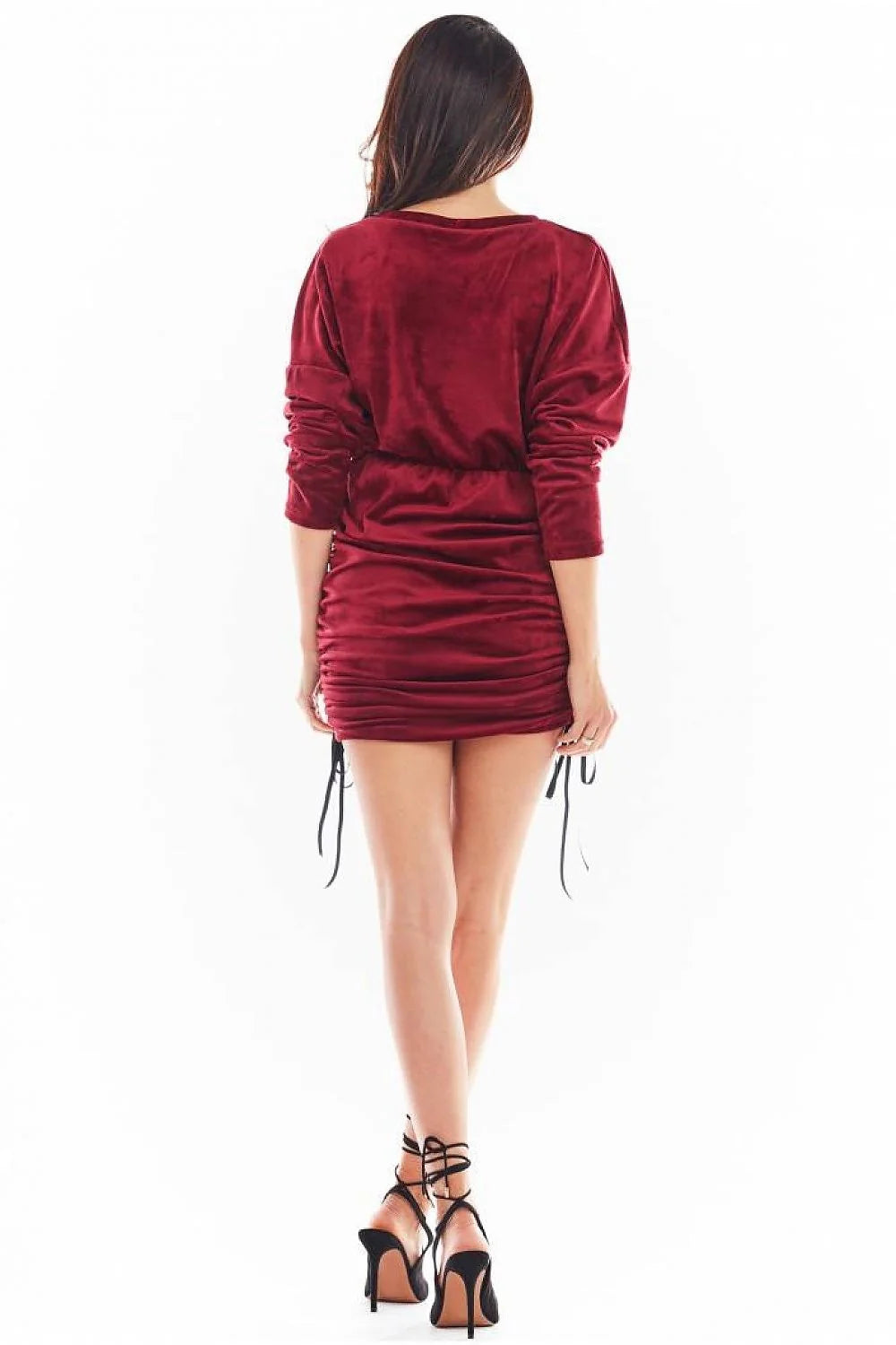 robe courte élégante velours noir manches longues ajustables silhouette cintrée jupe drapée fronces latérales cordons ajustement stretch doux luxueux glamour