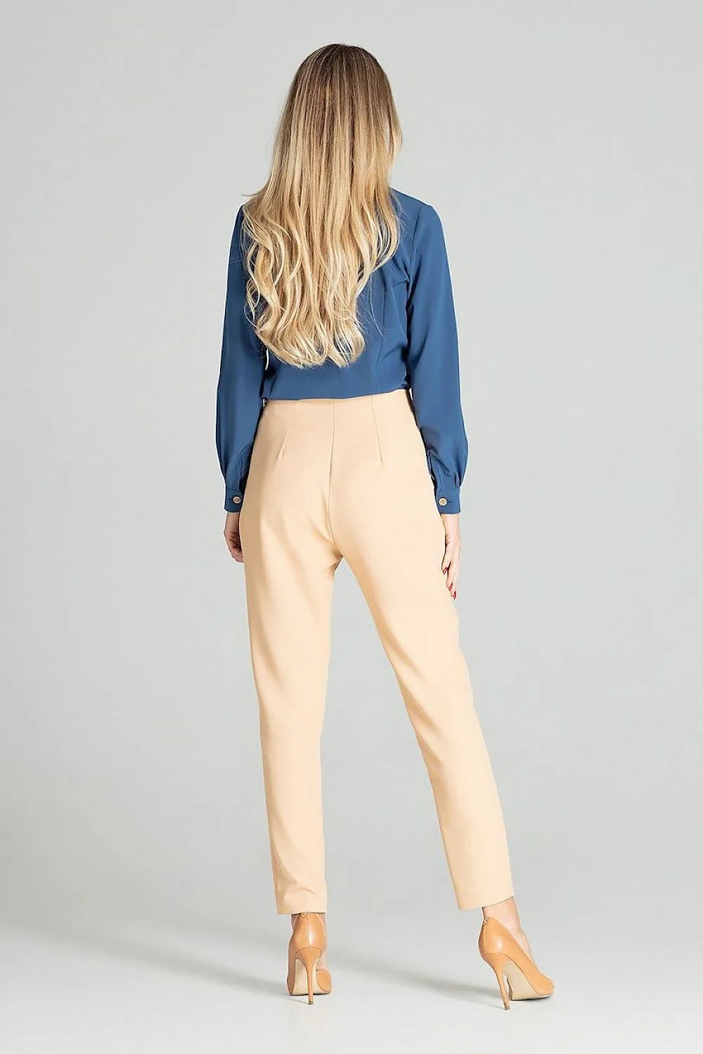 Chemise blanche polyester manches longues élégante boutons dorés style professionnel femme active garde-robe essentielle