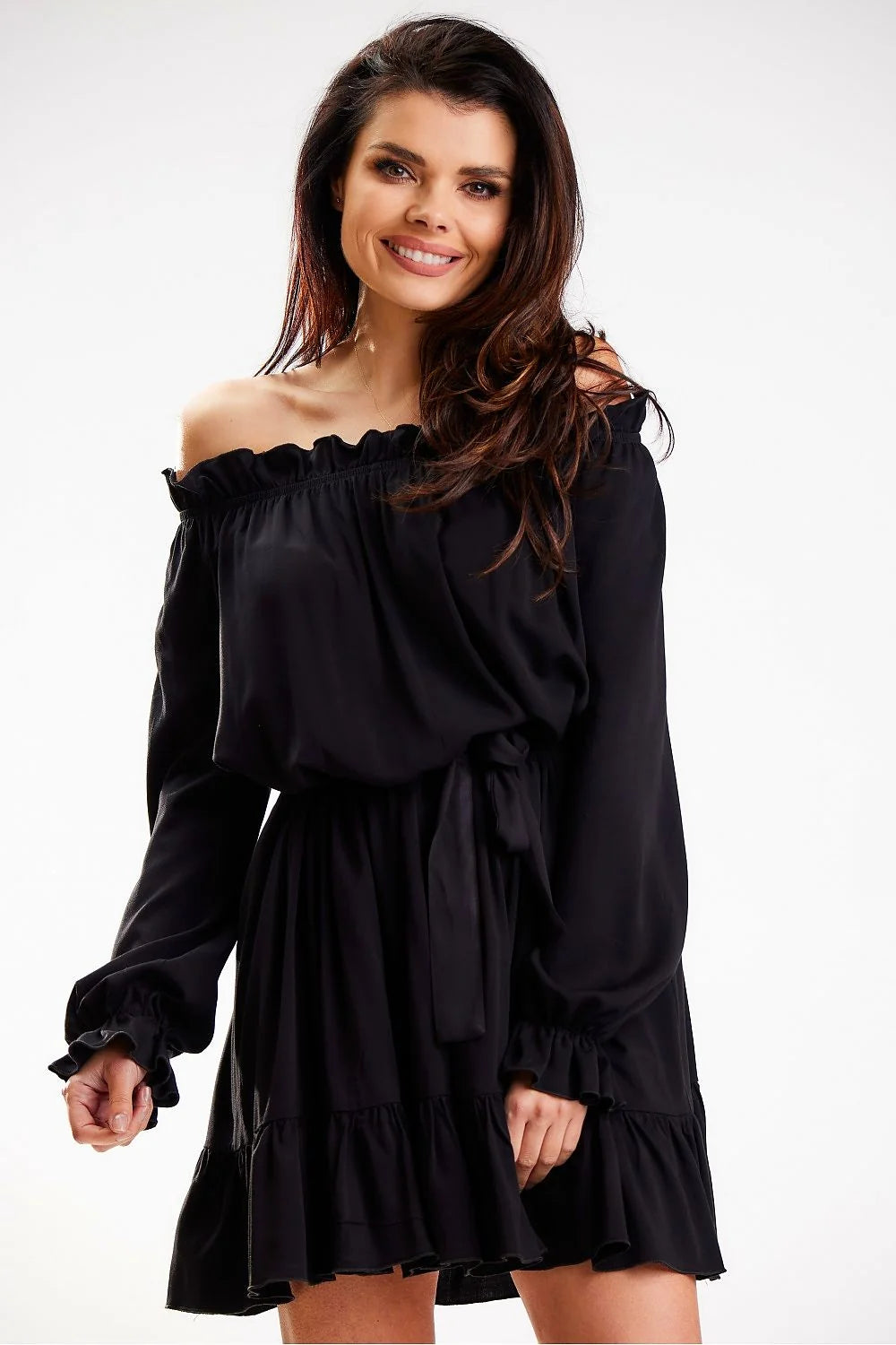 robe bardot noire mini bohème chic épaules dénudées manches longues bouffantes volants ceinture nouée ajustable viscose fluide