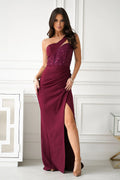 robe longue soirée bordeaux asymétrique monoépaule décolleté paillettes satinée drapée fente haute cintrée élégante sophistiquée luxueuse fluide