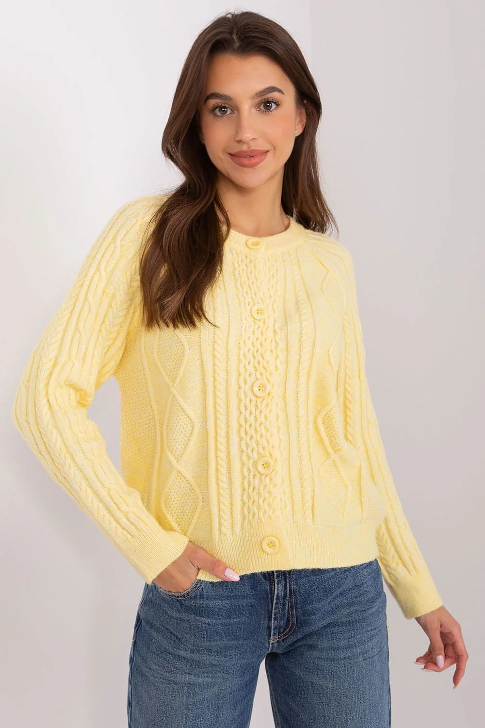 Cardigan femme jaune pastel motifs tricot torsades boutons longues manches coupe ample style décontracté chic