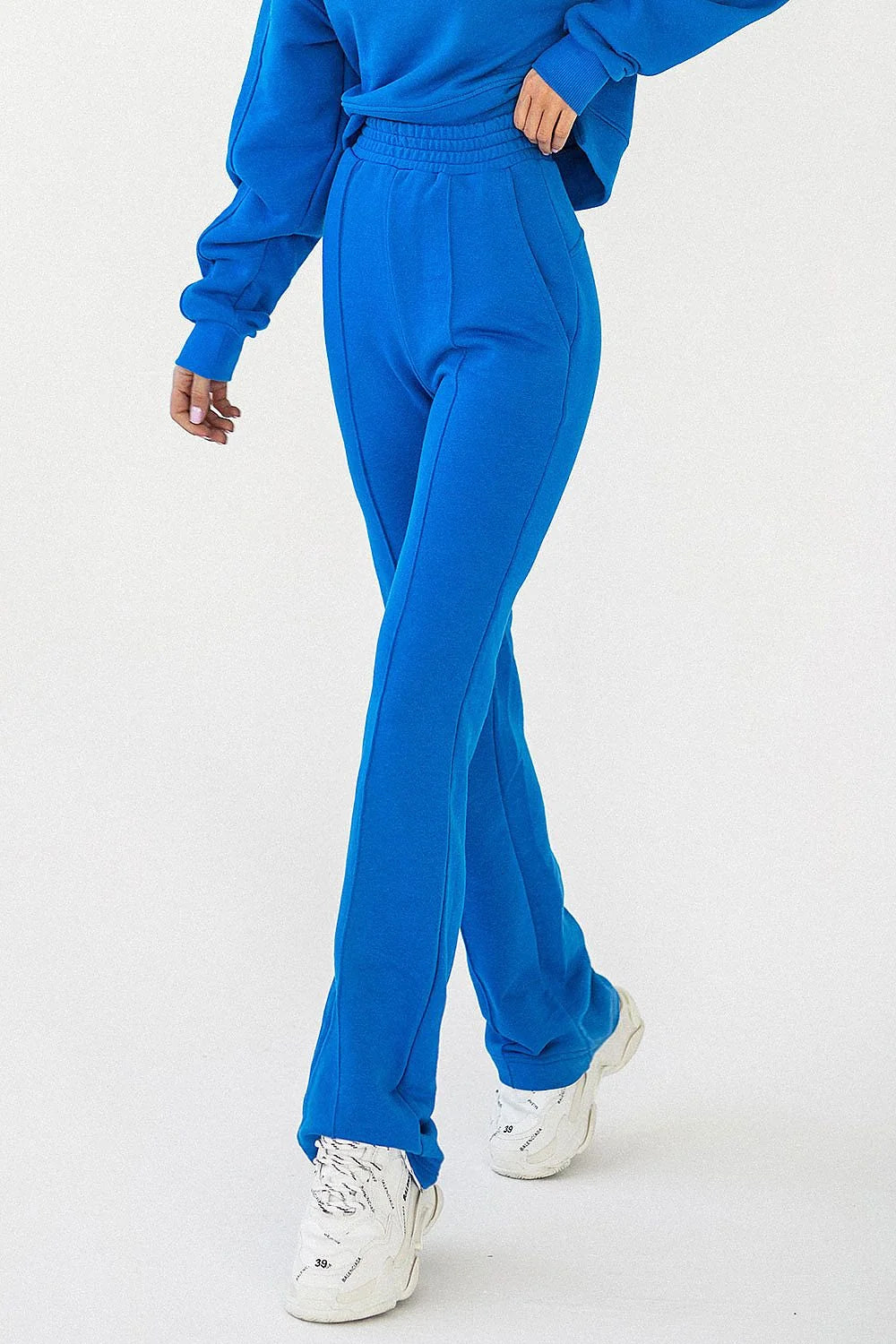 Pantalon survêtement IVON femme, style décontracté, coton élasthanne, taille haute, poches latérales, couleur verte émeraude, coupe droite, élastique confortable, look intemporel, occasion quotidienne, élégance subtile, vêtement polyvalent, mode féminine