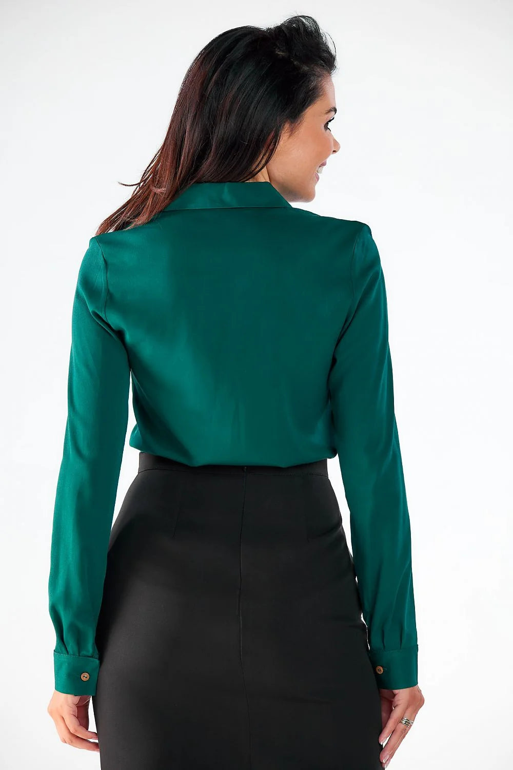 Chemise femme élégante manches longues col rigide blanche matière douce taille ajustable occasions professionnelles formelles