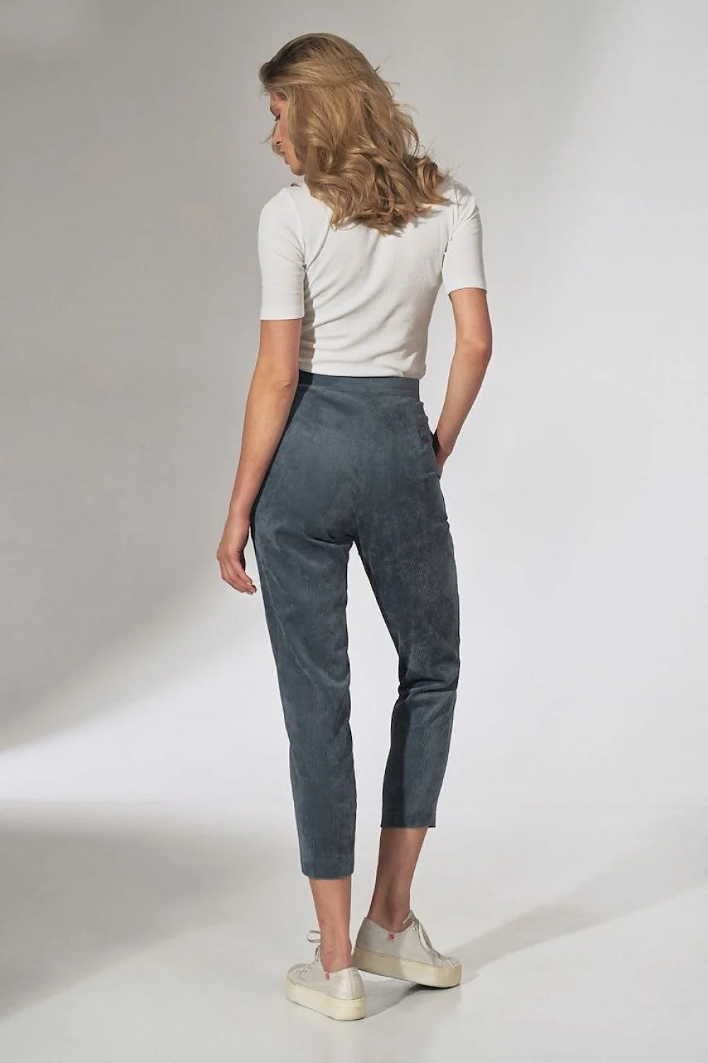 Pantalon femme velours côtelé taille haute élégant moderne magenta confort style chic décontracté
