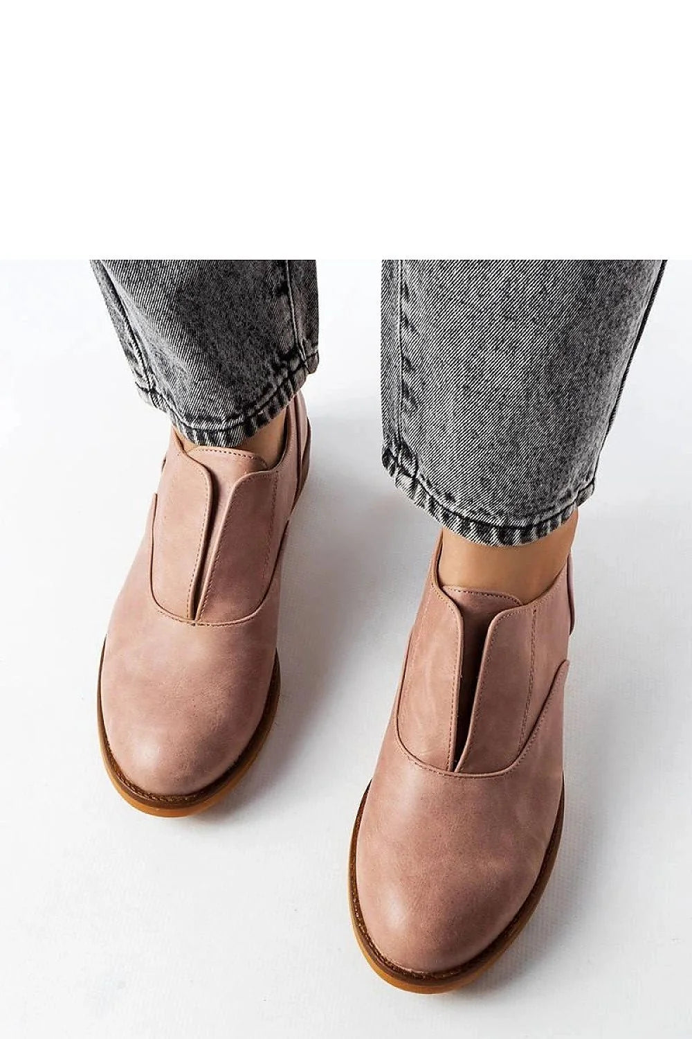 Chaussures basses pour femmes design épuré beige rosé semelle bois mocassin V opening confortable style casual chic