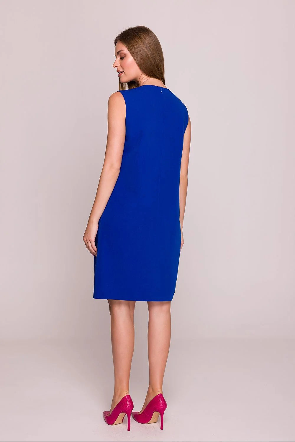 Robe de jour élégante sans manches bleu vif tissu lisse élastique coupe droite trapèze femmes occasion bureau