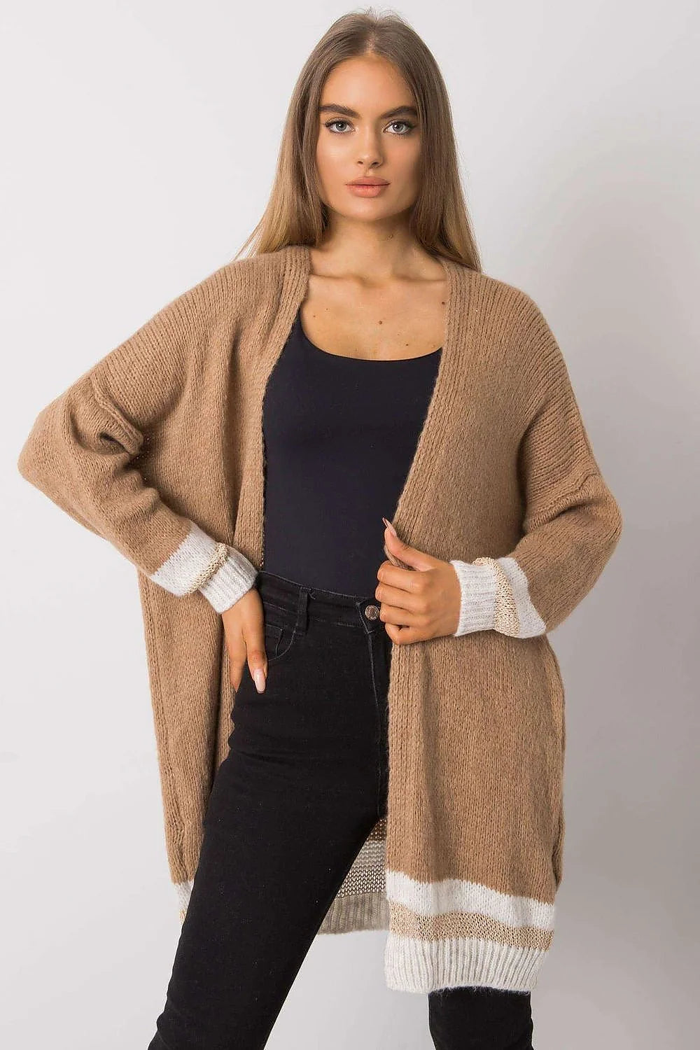 Cardigan femme en maille douce gris clair style décontracté confort automne hiver sans boutons