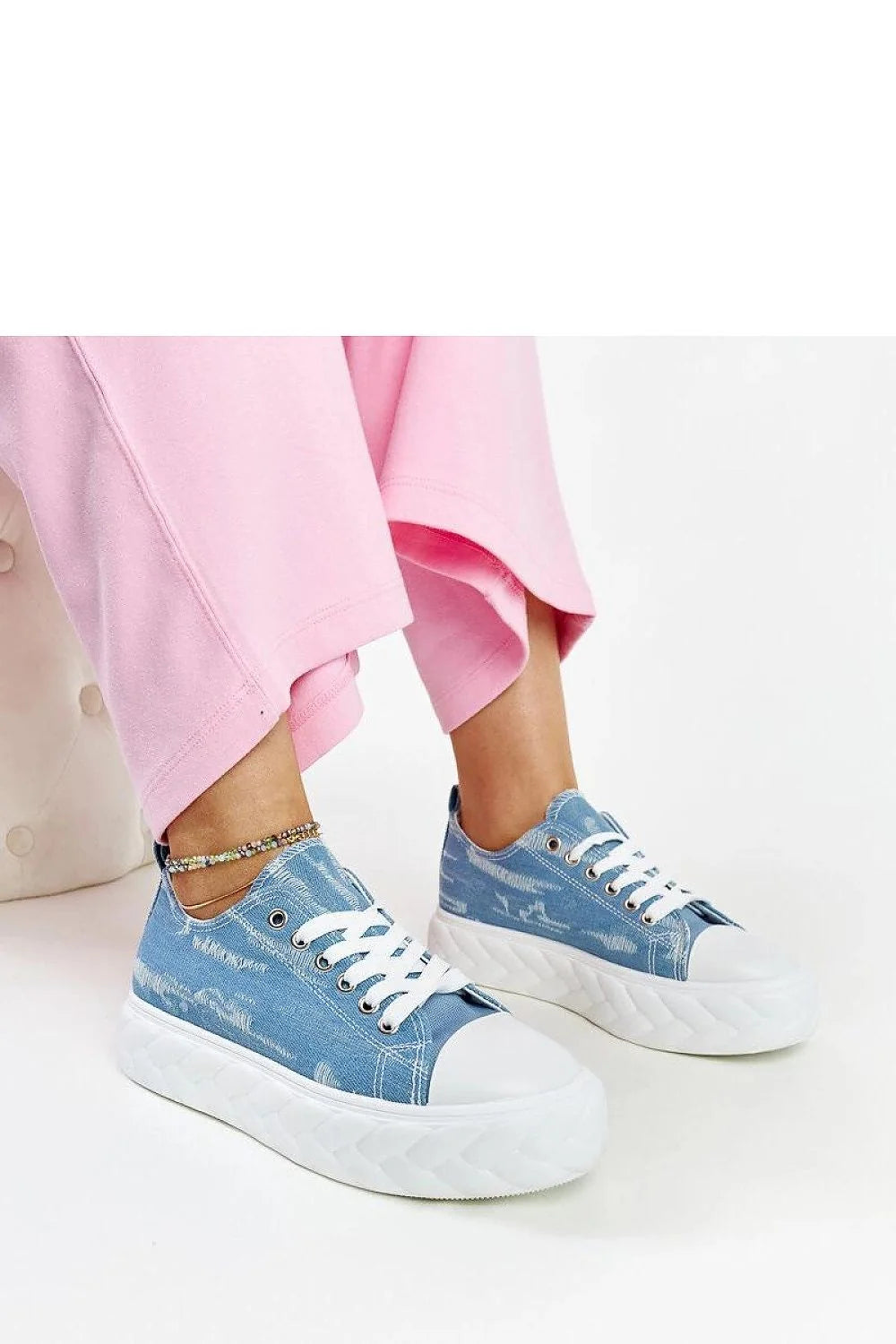 Baskets pour femmes style décontracté design moderne tige denim bleu semelle caoutchouc blanc lacets blancs