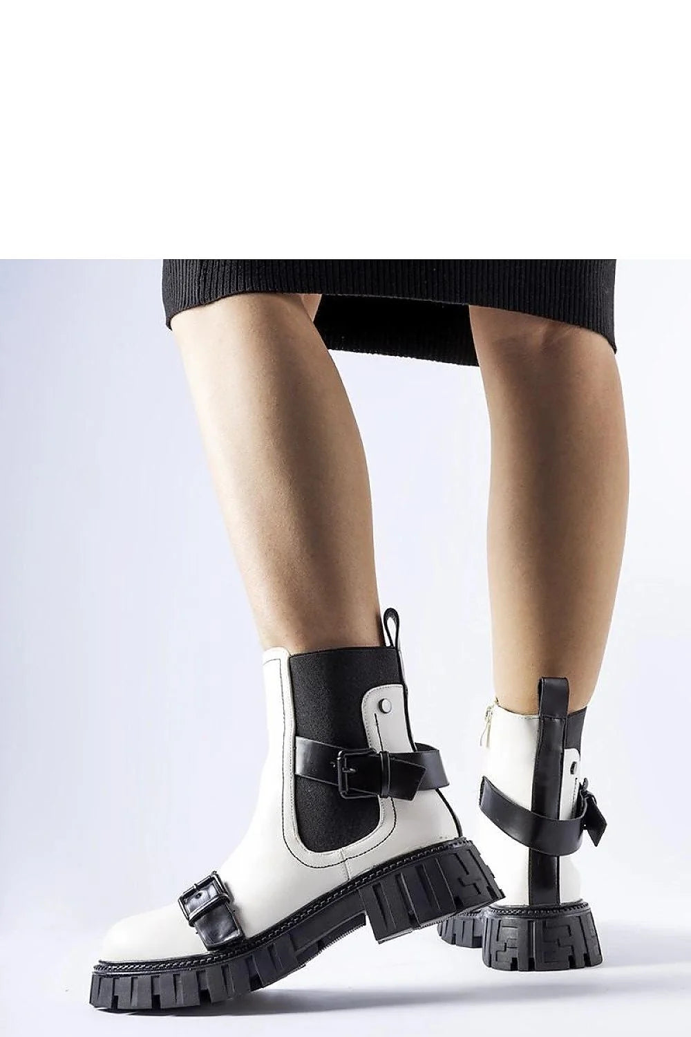 Bottes femmes design contemporain audacieux cuir blanc semelle massive noire fermeture éclair rond talon moyen