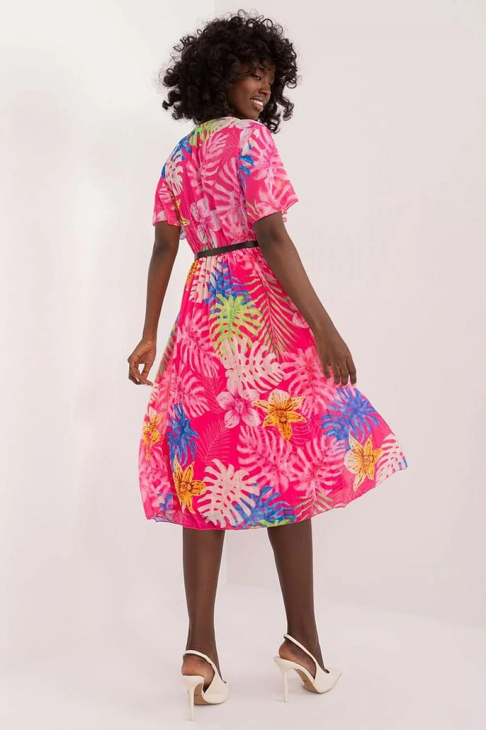 robe midi été imprimé tropical fuchsia floral feuilles vert bleu décolleté v cachecoeur manches kimono taille marquée ceinture fine noire