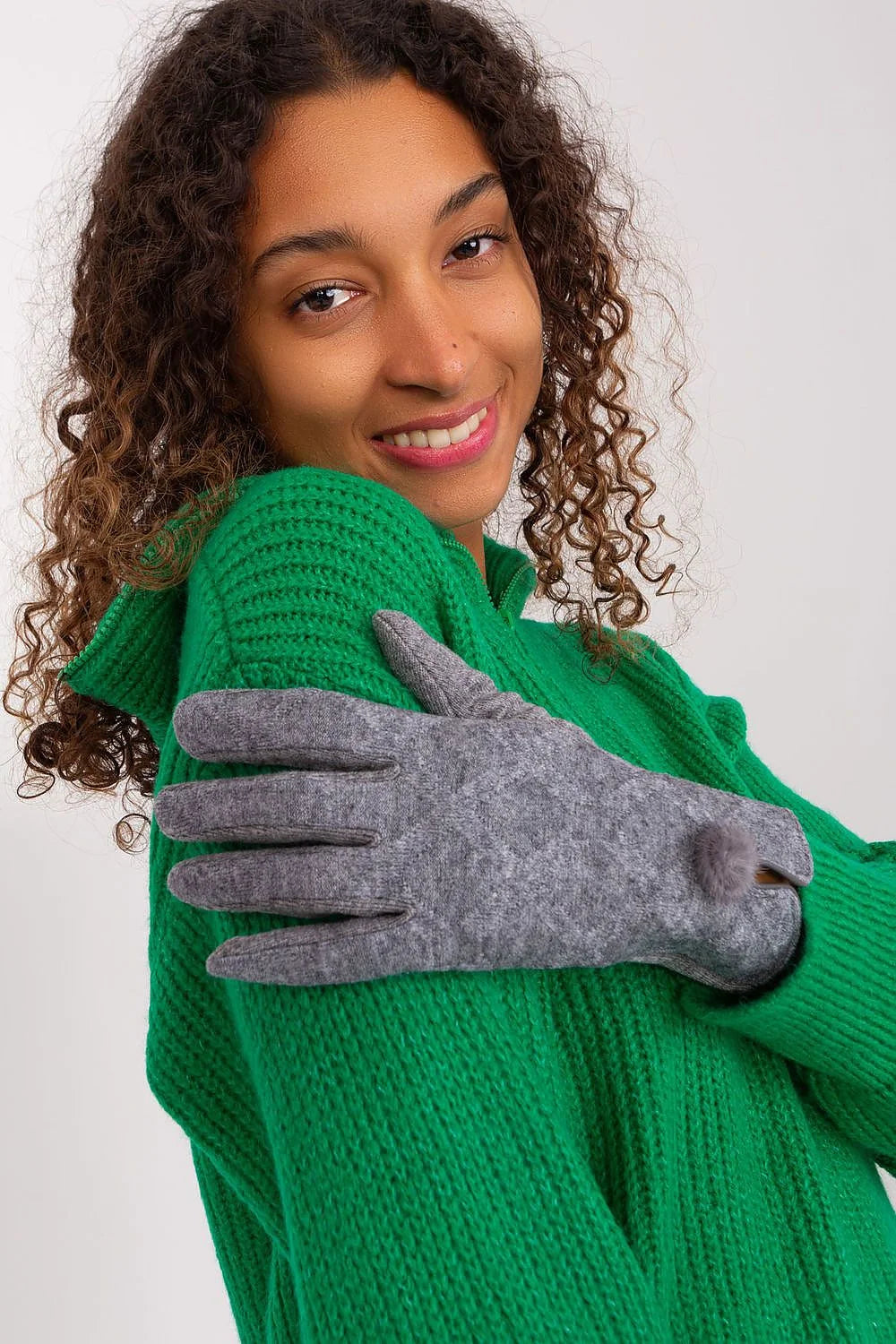 Ensemble pull et gants élégant pour femmes couleur verte et grise maille côtelée pompon fourrure faux