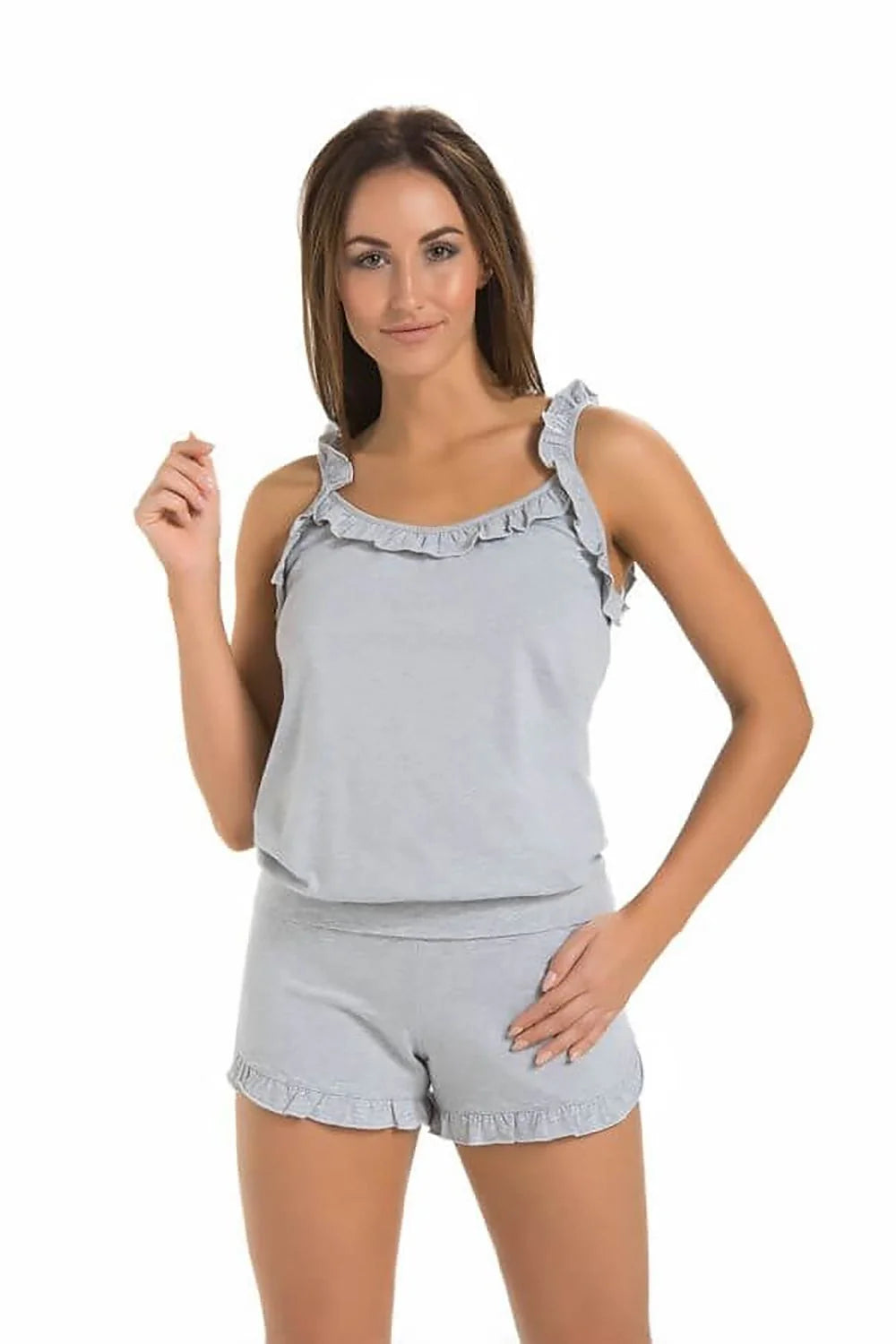 Chemise de nuit féminine en viscose grise clair épaules larges volants encolure arrondie coupe ample confort quotidien