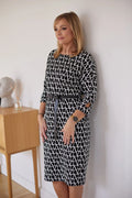 Robe de jour élégante motif grille noir et blanc manches 3/4 ceinture élastique jersey jacquard femmes matures
