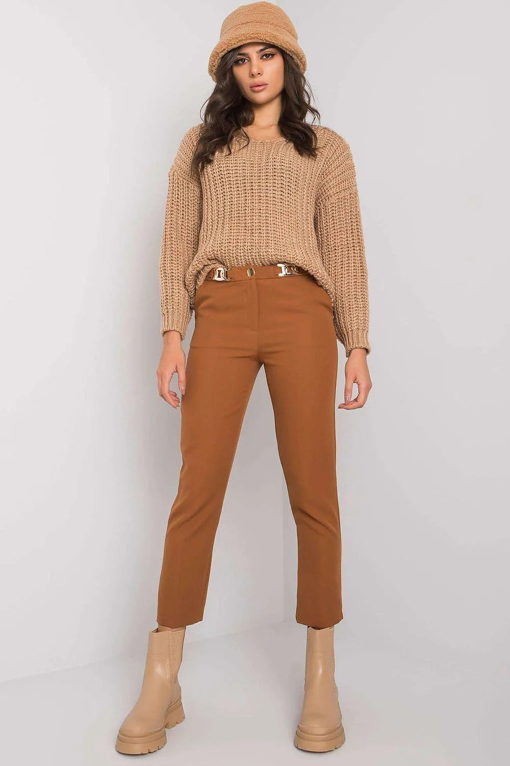 Pantalon noir cigarette lycra polyester confortable élégant ceinture dorée professionnel chic bureau femme mode