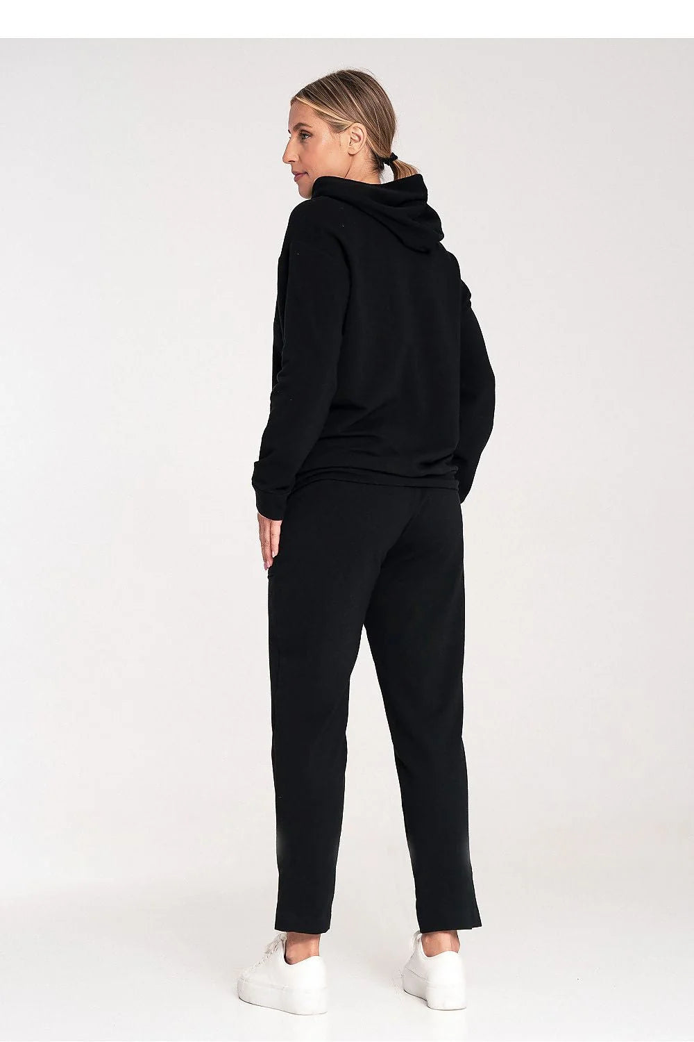 Pantalon survêtement femme coton elastane taille élastique poches design moderne coupe droite fente bas baskets noire sportswear occasion multiple