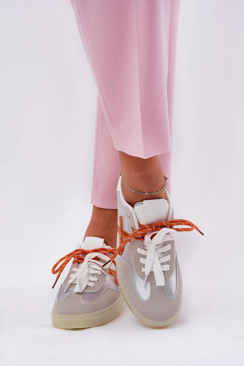 Chaussures de sport pour femmes modernes style basique couleurs neutres matières de qualité confortables et durables