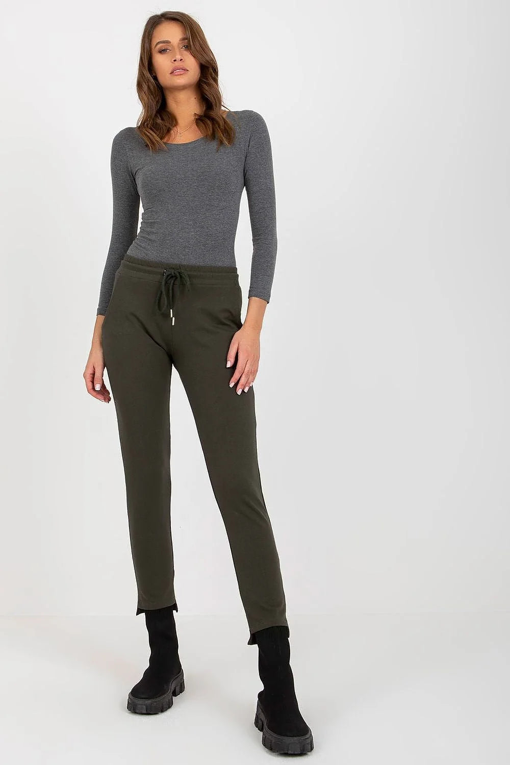 pantalon survêtement jogger femme slim fuselé cheville kaki olive taille élastiquée cordon embouts métalliques jersey stretch coton respirant confortable