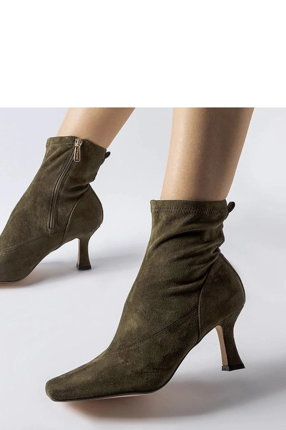 Bottines pour femmes en suède couleur kaki design élégant moderne talon incurvé fermure éclair dorée coupe ajustée cheville