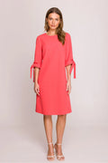 robe corail vif midi droite ample fluide légère polyester manches trois quarts noeuds sobre féminine élégante bureau cérémonie confort lavable