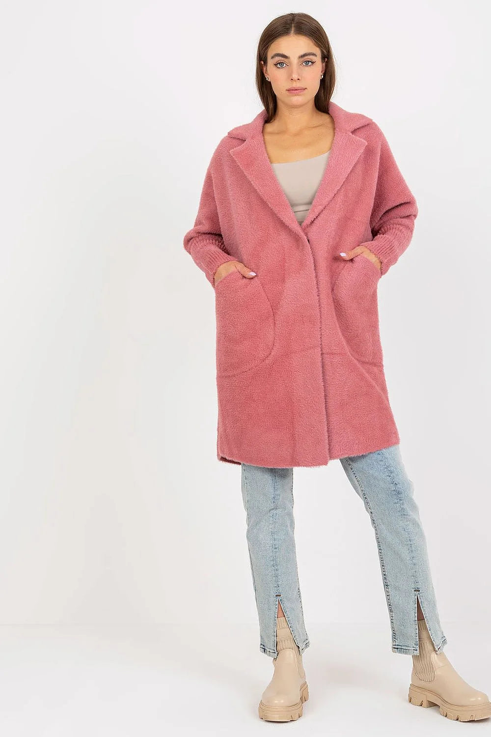 Manteau pour femme élégant long oversize couleur rose antique laine bouclée poches en patch coupe moderne style intemporel