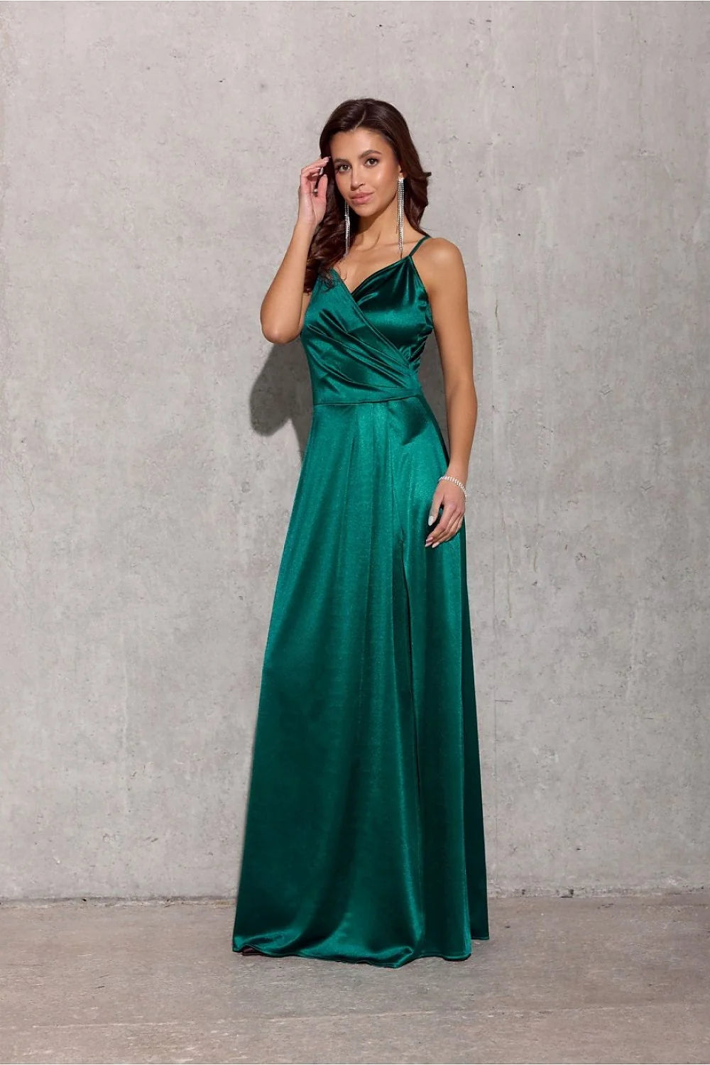 Robe longue soirée élégante décolleté en cœur croisé bretelles fines fente haute bleu-vert satin femme