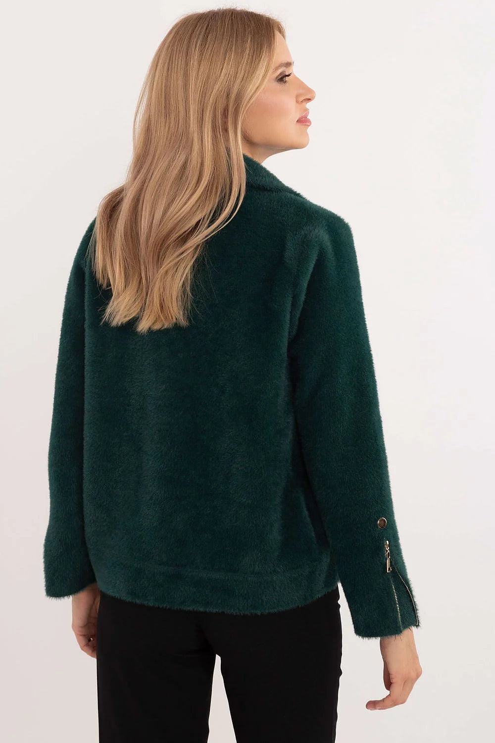 Veste pour femme élégante en fausse fourrure verte automne-hiver coupe droite fermeture asymétrique boutons dorés poches zippées manches décorées