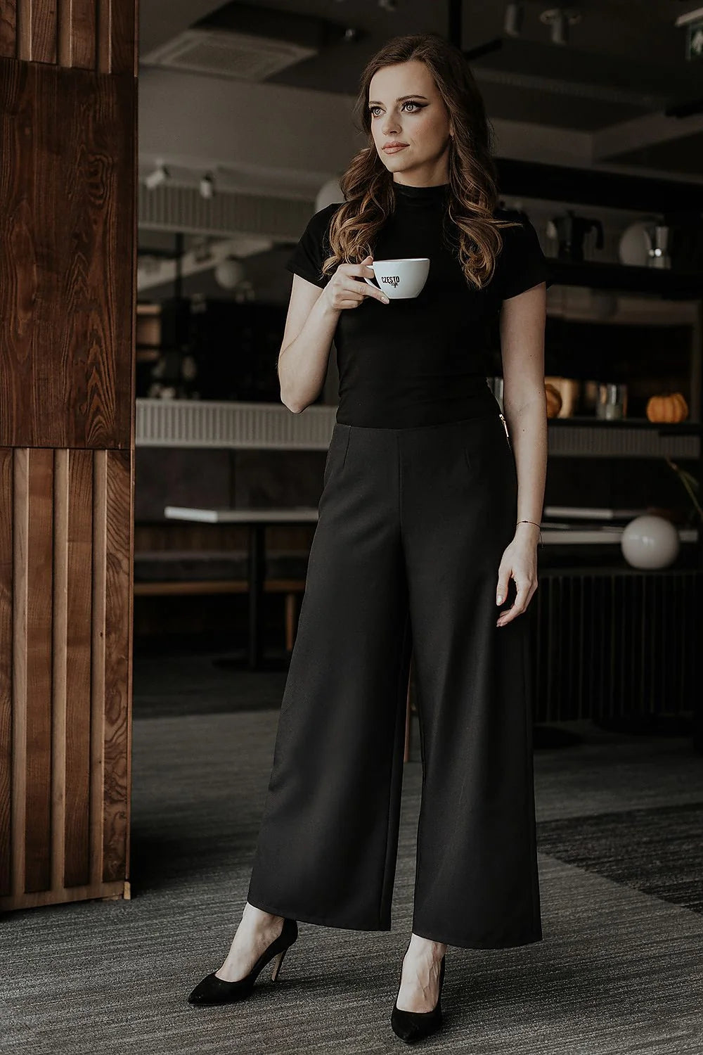 Pantalon femme Tessita 7/8 jambes larges fermeture éclair décorative couleur canard bleu polyester elasthanne taille ajustable occasion professionnelle semi-formelle