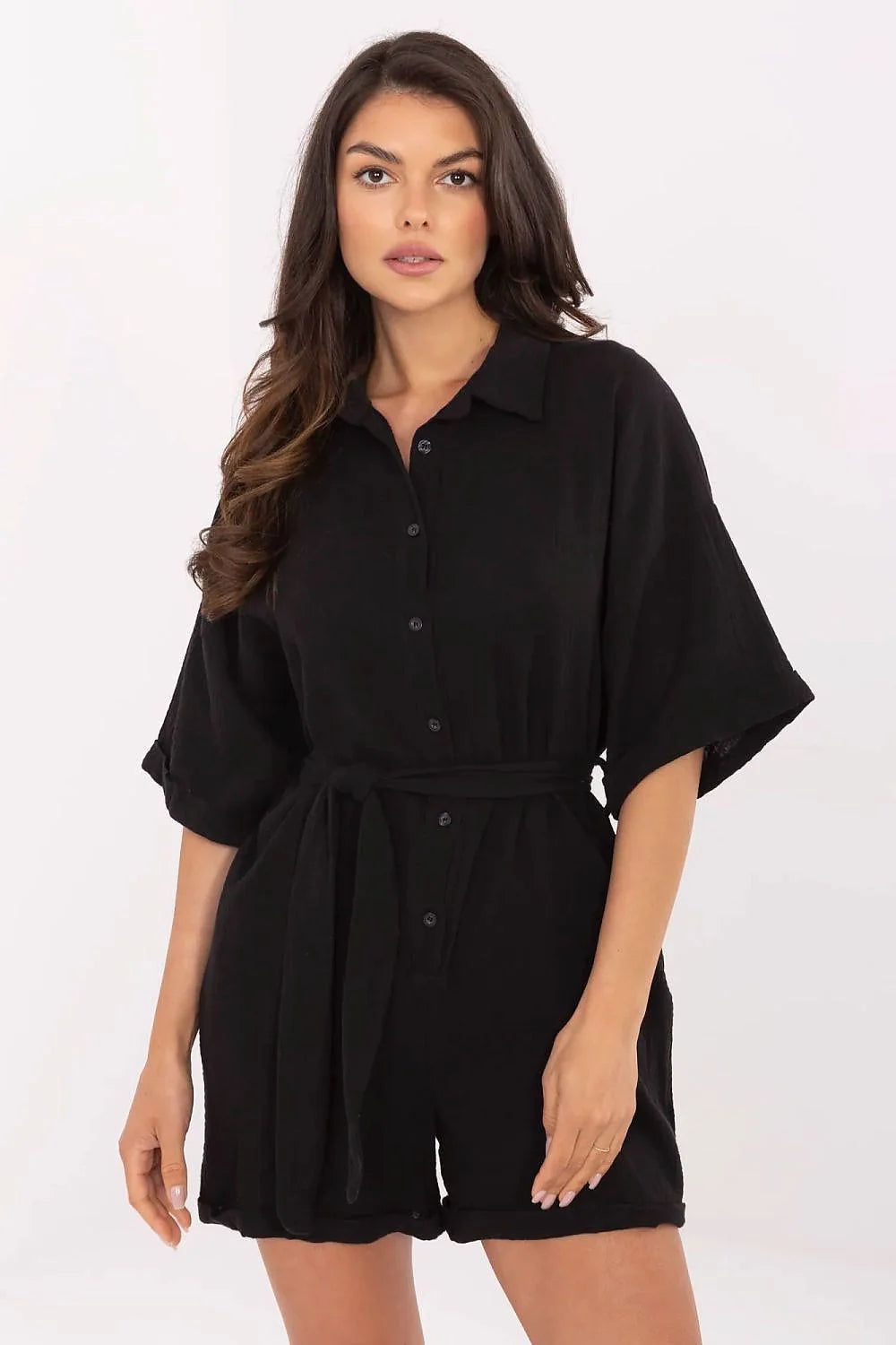 Combishort femme noir en mousseline de coton court décontracté moderne col classique boutons ceinture ajustable été