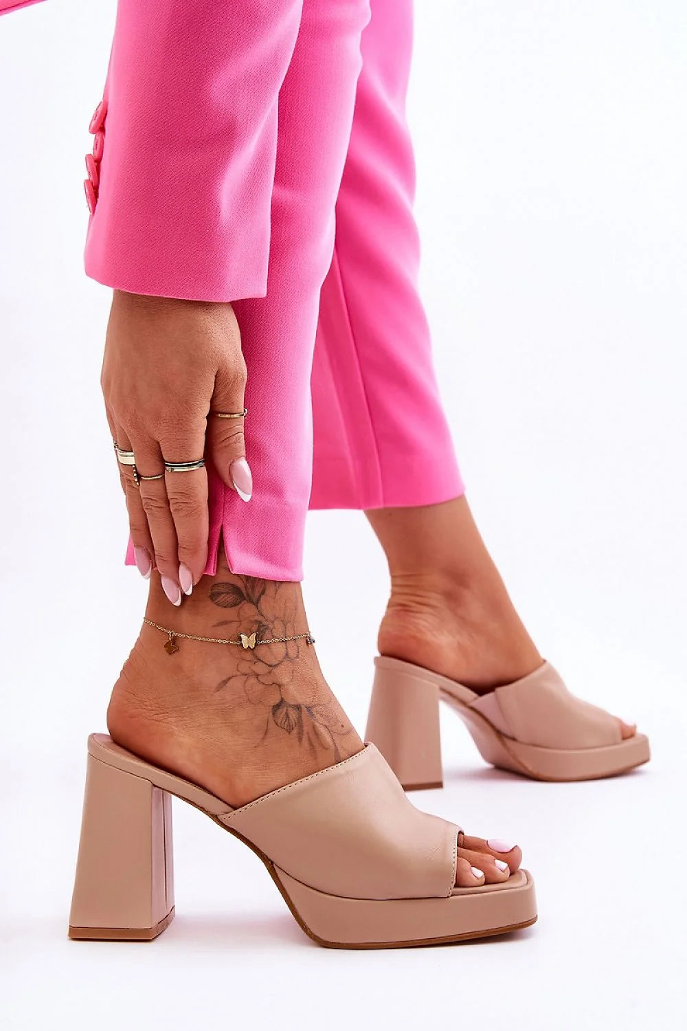 Mules à talons femmes style moderne épuré cuir synthétique beige nude talon carré 9.5cm plateau 2.5cm