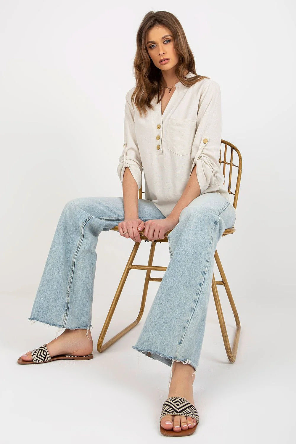 Chemisier Rue Paris design épuré beige clair col Mao manches longues boutons en bois poche plaquée femmes