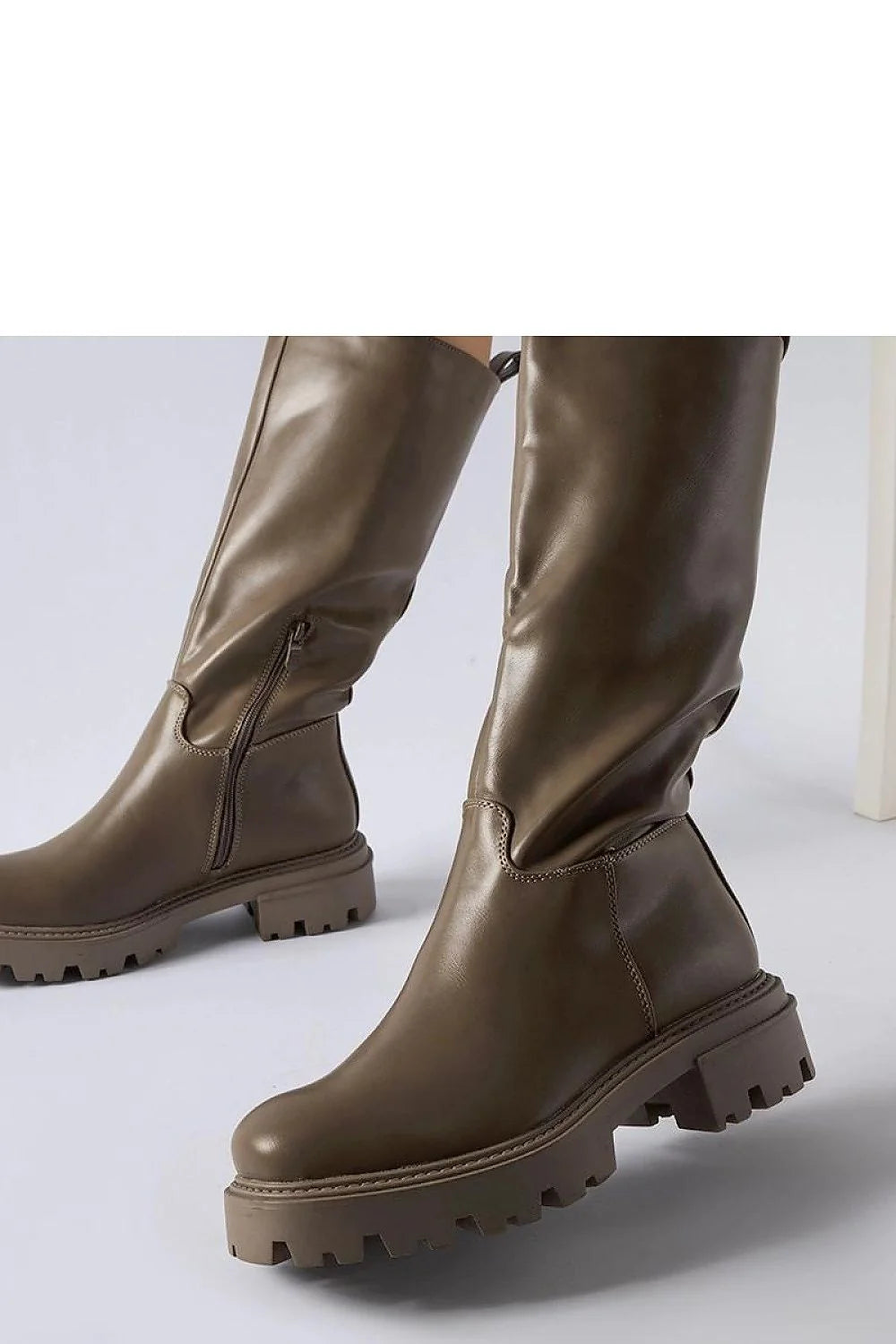 cuissardes taupe synthétique femmes montantes semelle crantée antidérapante talon bloc bas bout rond zip latéral tirette arrière confort élégantes