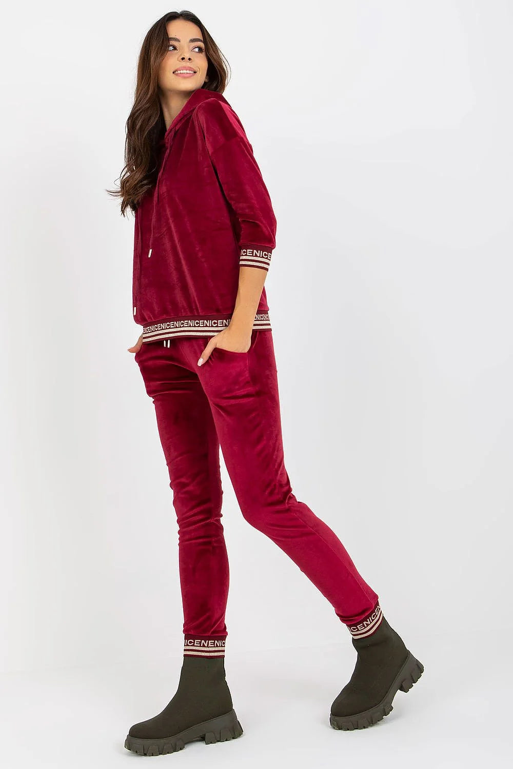 Ensemble détente pour femmes en velours noir manches longues capuche ajustée pantalon élasthanne viscose