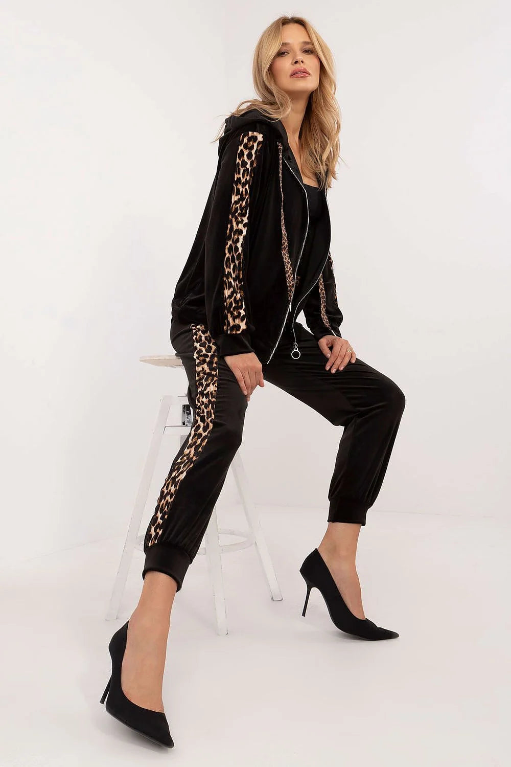 Ensemble mode féminin velours noir motif léopard bandeau veste capuche pantalon jogging