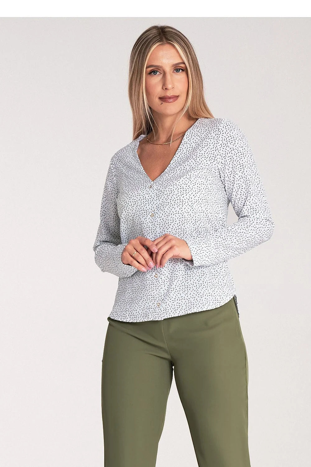 Chemise à manches longues pour femmes V-neck motifs abstraits tissu léger matière douce coupe ajustée occasion professionnelle ou décontractée