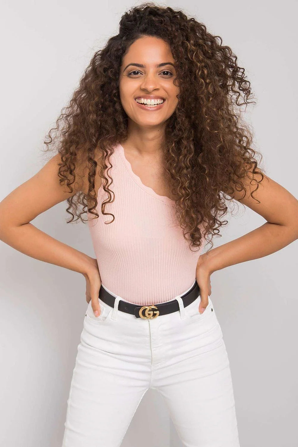Top asymétrique féminin en tricot côtelé rose pâle manche épaule stretchy summer casual chic