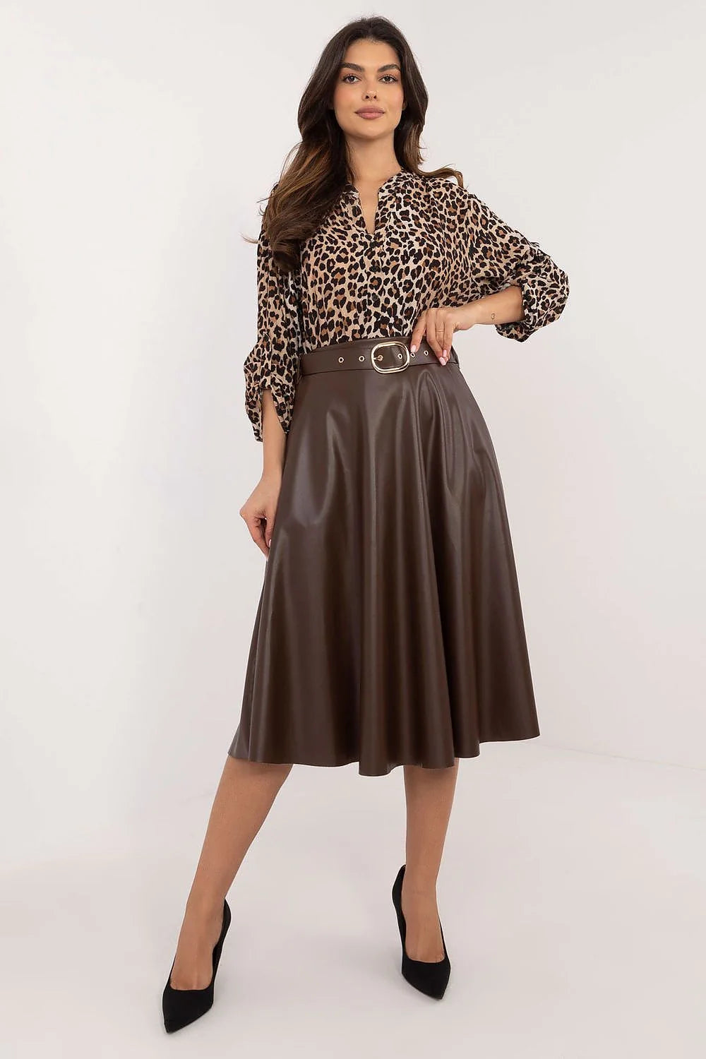 Jupe Italy Moda similicuir couleur marron chocolat taille haute ceinture dorée coupe évasée longueur midi femme