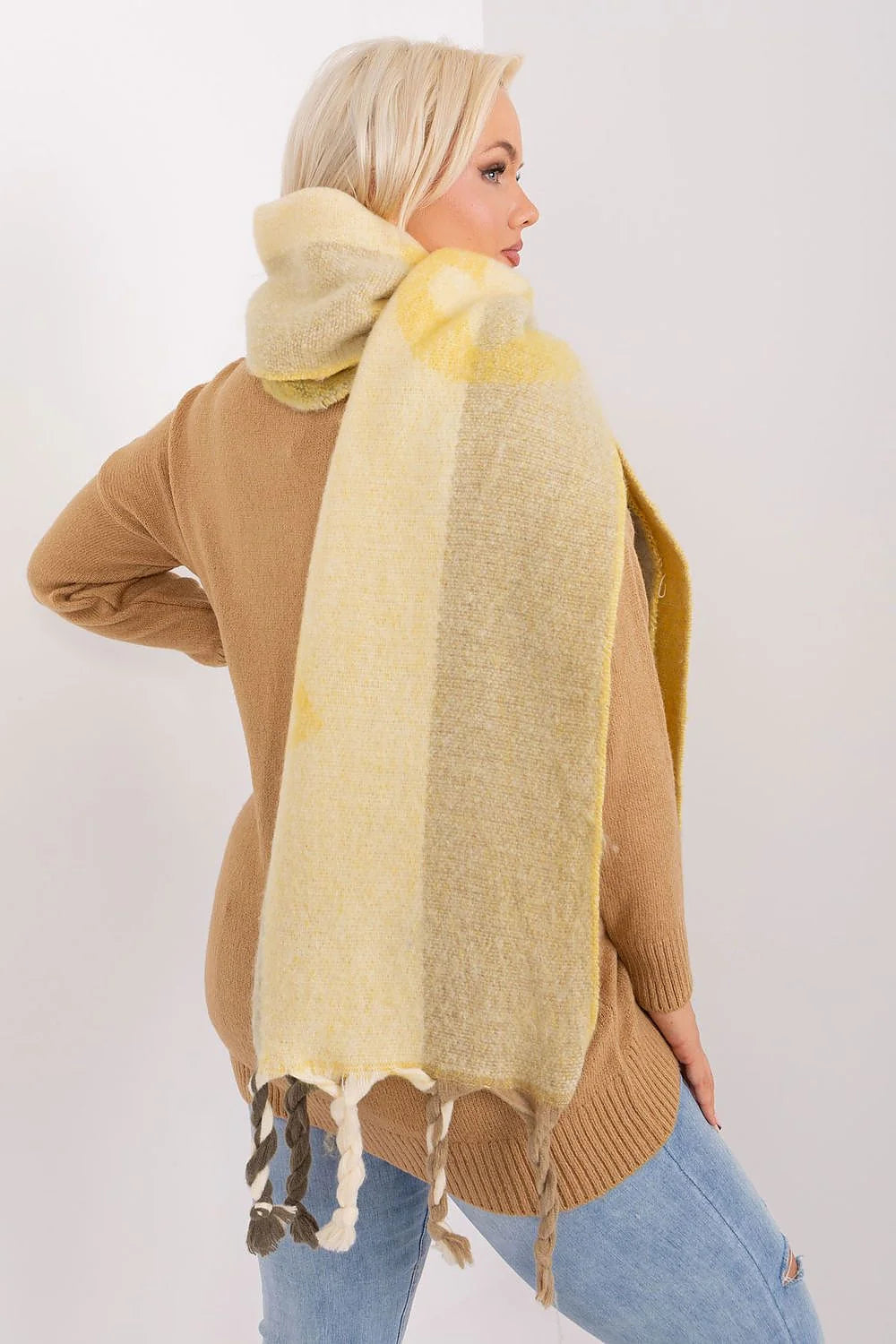 ensemble pull écharpe col rond maille douce chaude duveteuse oversize franges torsadées bicolore jaune pâle gris beige femme cosy