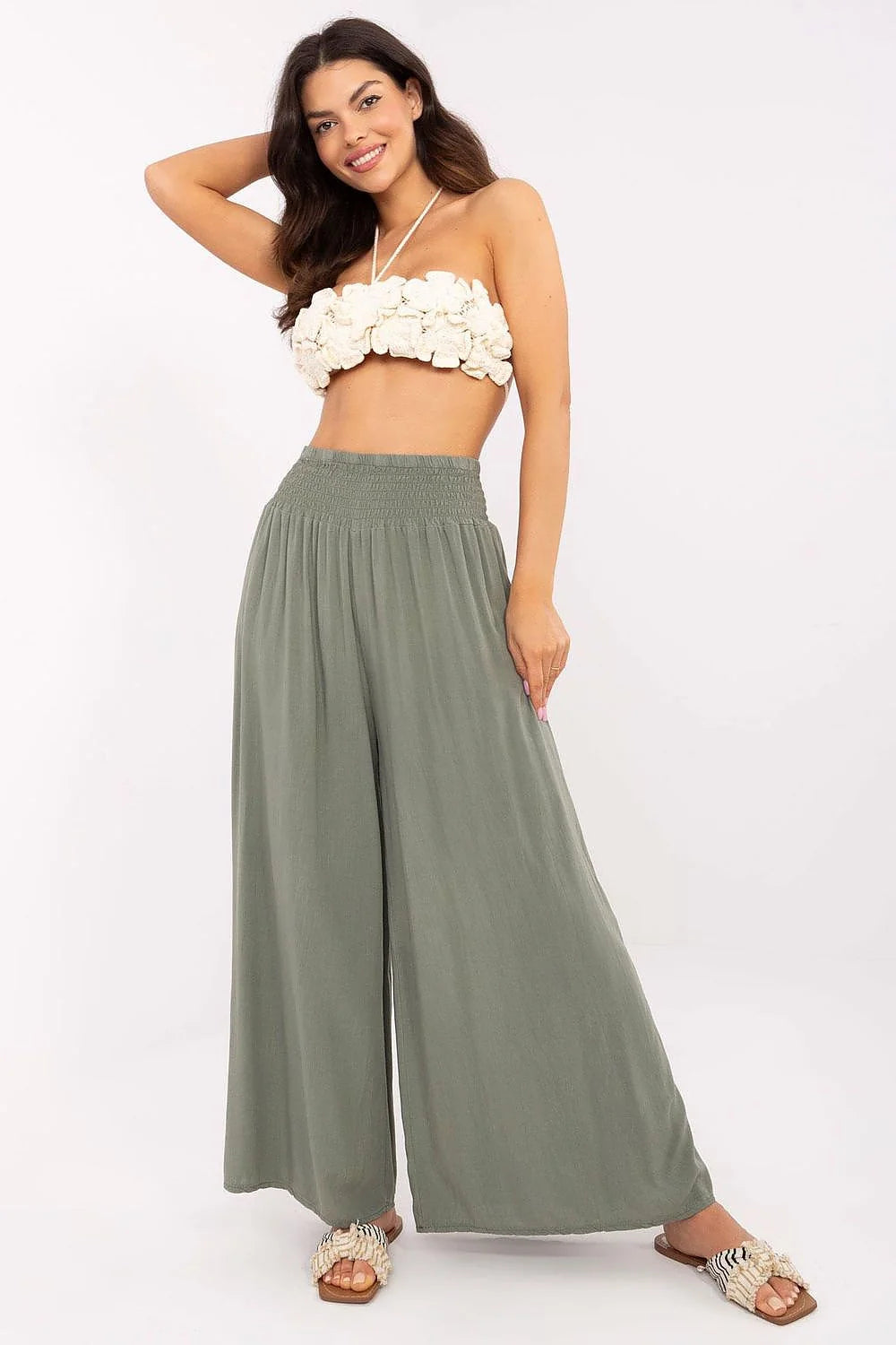 ensemble bohème femme bustier volants floraux crocheté pantalon palazzo large taille smockée cheville tissu lin fluide vert sauge mules tressées