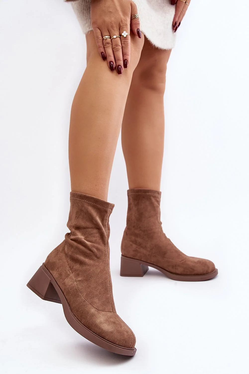bottes suédine écolo camel talon bloc carré tige mi mollet bout arrondi facile semelle gomme adhérente confortable féminine