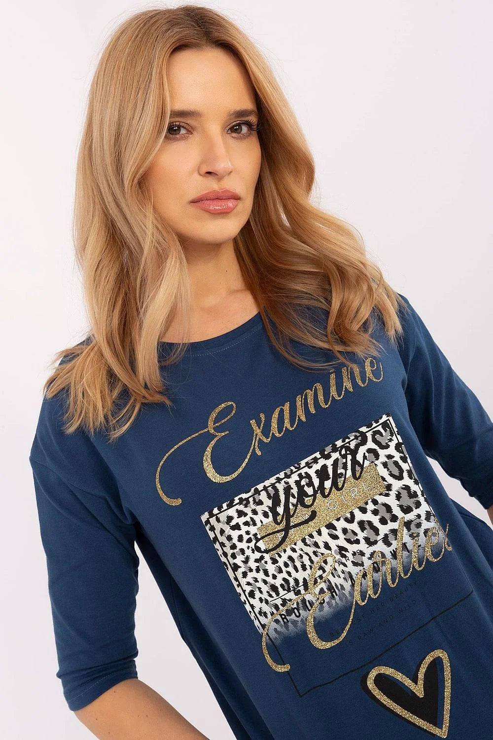Chemisier féminin en coton doux manches 3/4 col rond motif léopard doré cœur stylisé occasions multiples casual chic