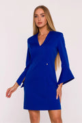 robe courte bleu roi col V manches trois quarts évasées fente tissu structuré coupe cintrée élancée plaque métallique logo doré