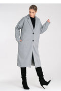 manteau femme long oversize gris clair laine chevrons col tailleur coupe droite minimaliste boutons épaules tombantes poches latérales