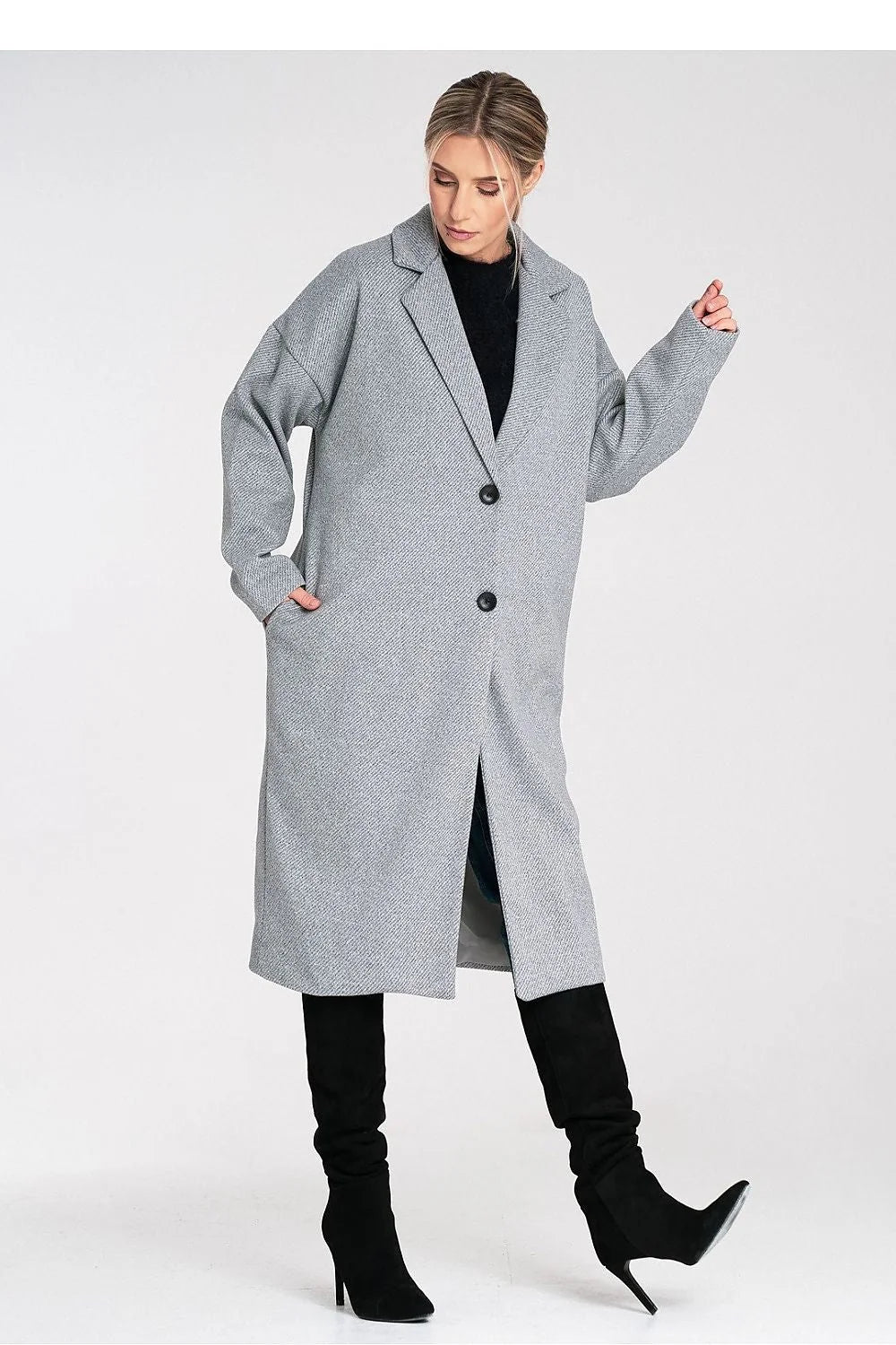 manteau femme long oversize gris clair laine chevrons col tailleur coupe droite minimaliste boutons épaules tombantes poches latérales