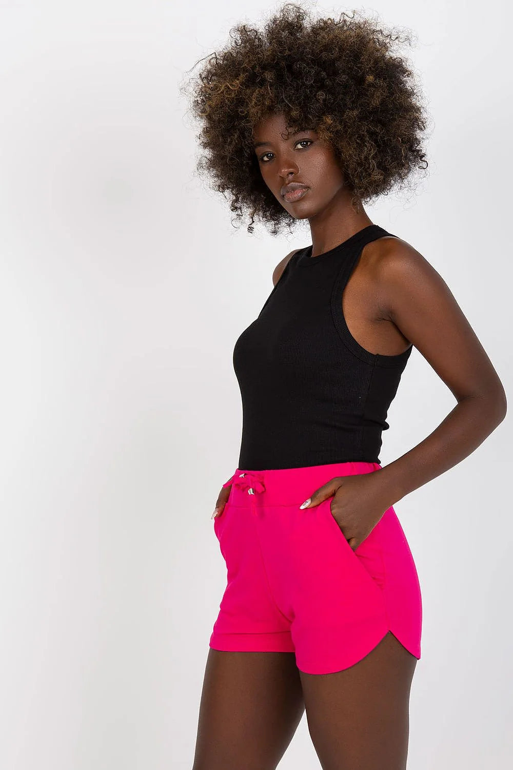 Shorts de survêtement femme high-waist coton elasthanne poches latérales détails métalliques style athleisure