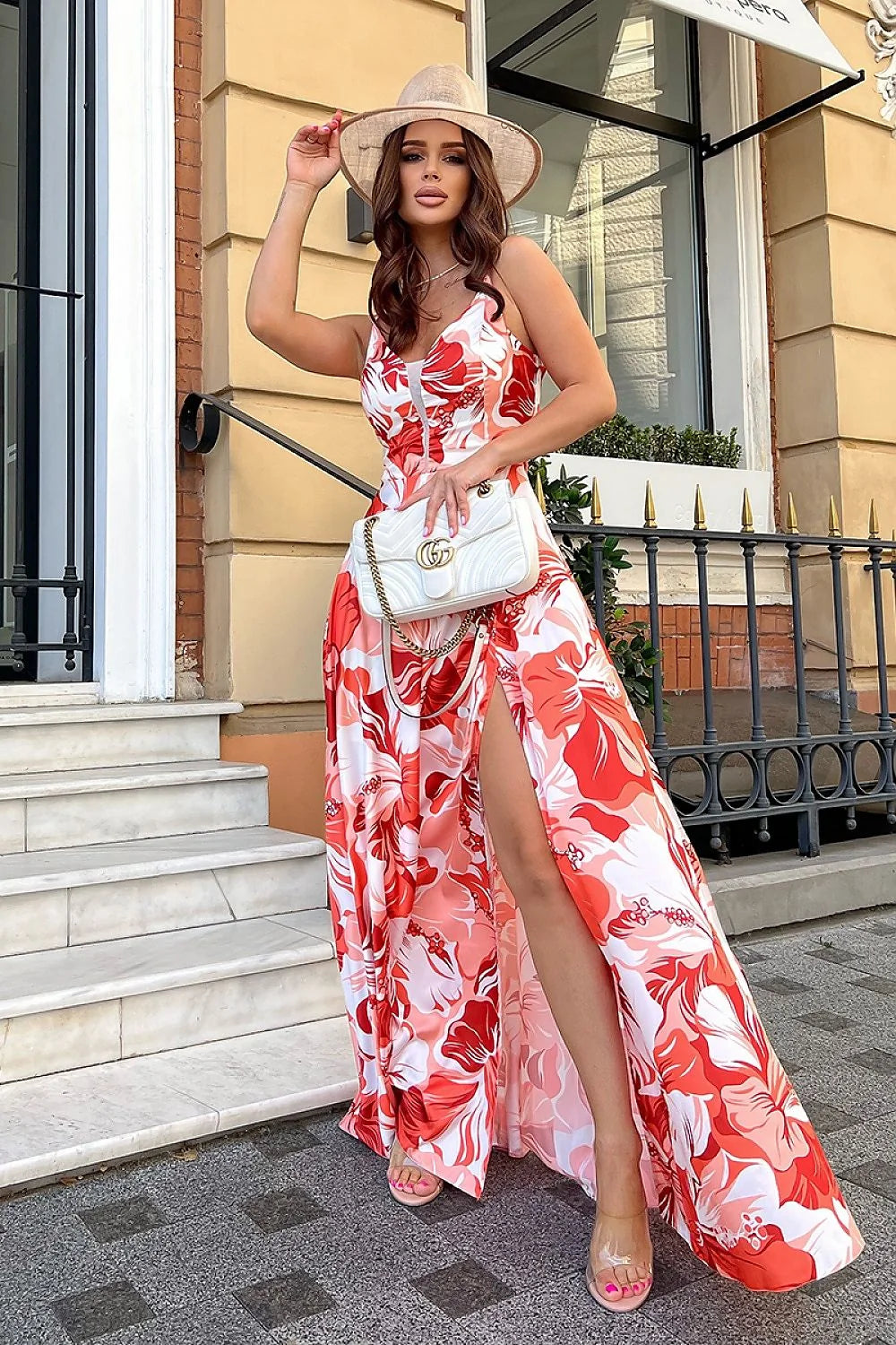 Robe de jour Bicotone longue imprimé floral rouge rose blanc tissu satiné ajustée à la taille fente jambe occasion estivale