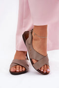 sandales féminines modernes élégantes taupe cuir végétalien brides croisées bride arrière réglable fermeture scratch semelle rembourrée caoutchouc antidérapante rivet doré
