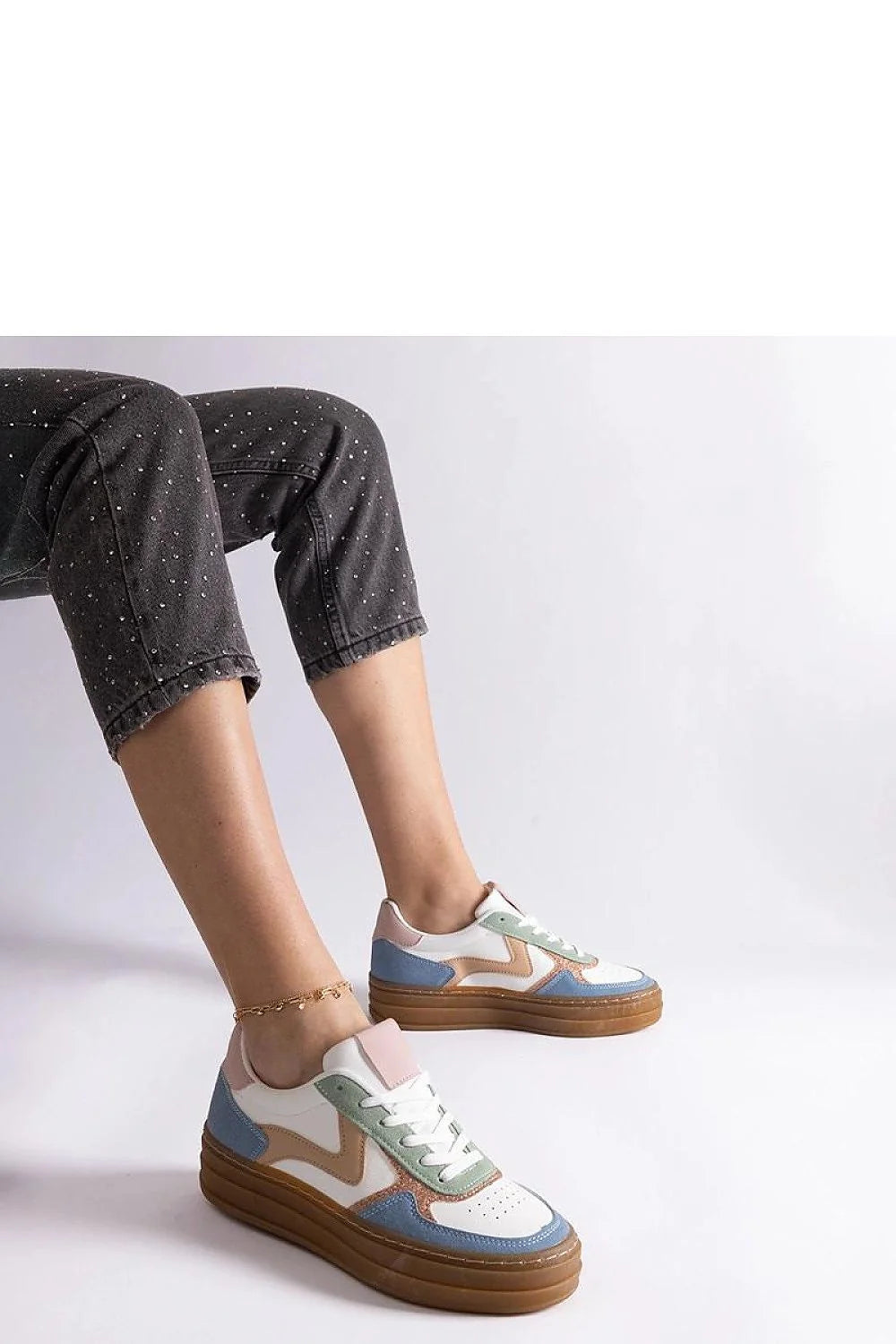 baskets femme basse mix cuir similicuir blanc empiècements pastel bleu menthe rose poudré beige semelle plateforme gum lacets