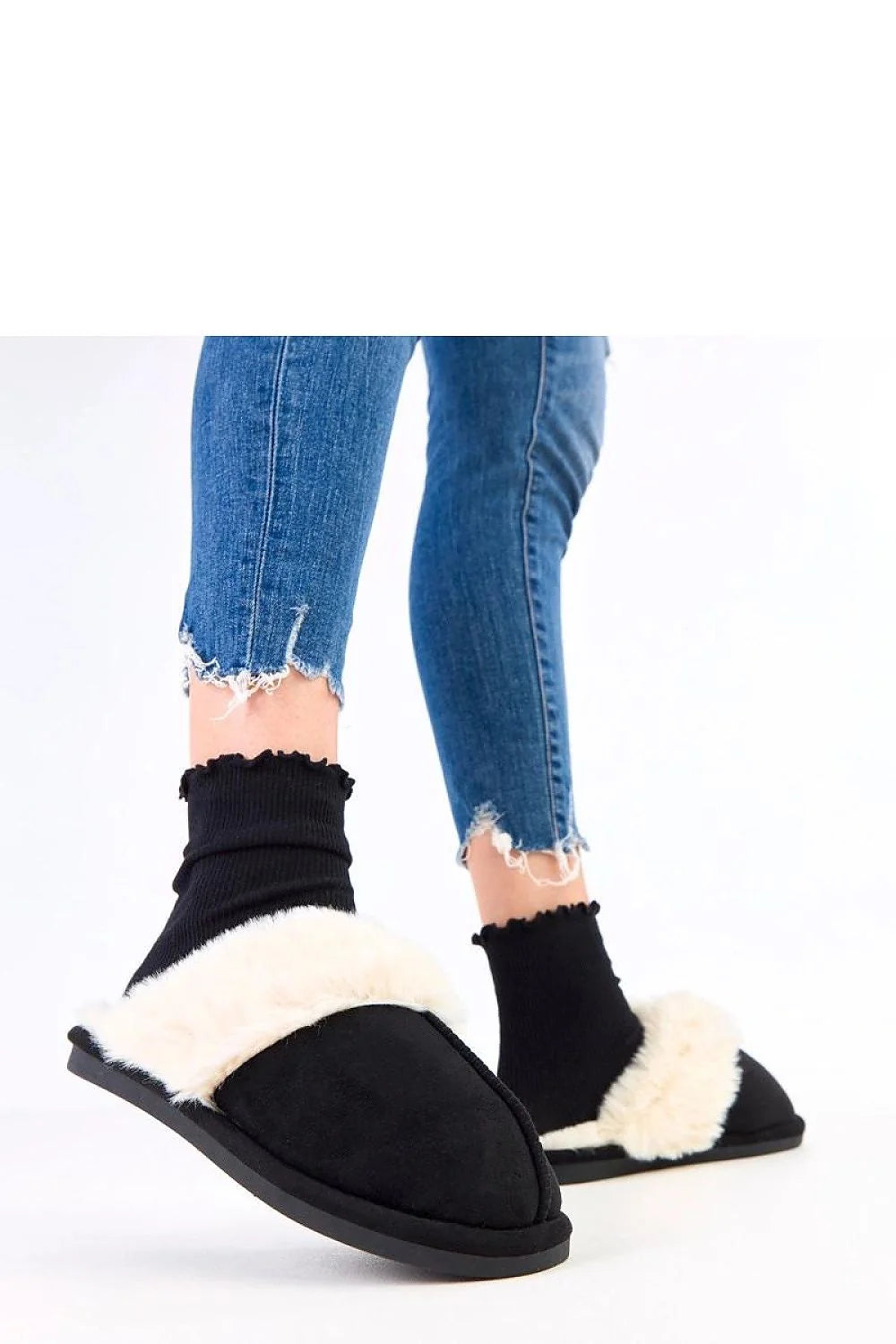 chaussons mules femme suédine noire bout rond large empeigne fourrure synthétique crème doublure moelleuse semelle légère 1cm confortable
