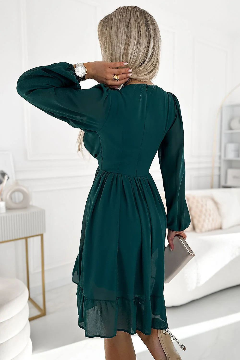 Robe de cocktail élégante en mousseline vert émeraude manches longues encolure élégante Numoco femme